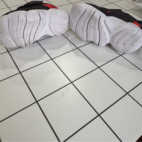 Nike Black and Red Sneakers with Velcro Closure - Picture 8 of 9